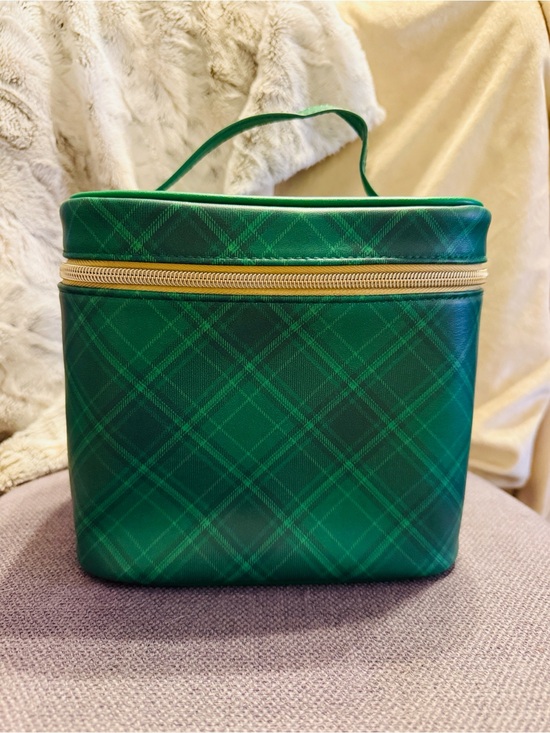 Handbags - NWOT Green Plaid Cosmetic Case with Top Handle and Gold Zipper 7in X 7in